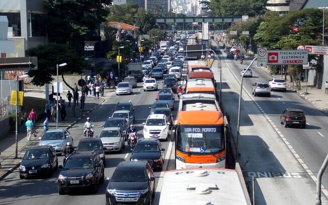 Greve provocou fila de ônibus nas ruas de São Paulo