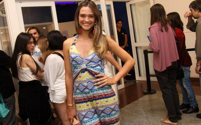 Juliana Paiva foi ao show do Paralamas do Sucesso na noite desse sábado (26) no Rio de Janeiro