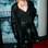 Já a atriz Kim Cattrall, a eterna Samantha do seriado 'Sex and the City', preferiu um modelito mais soltinho na parte inferior das pernas e arrematou com um sapato fechado e baixo. Foto: Getty Images