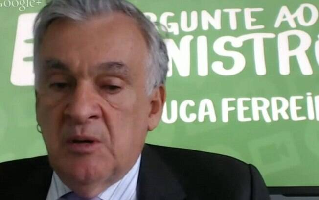 Ministro da Cultura participa de bate-papo com internautas