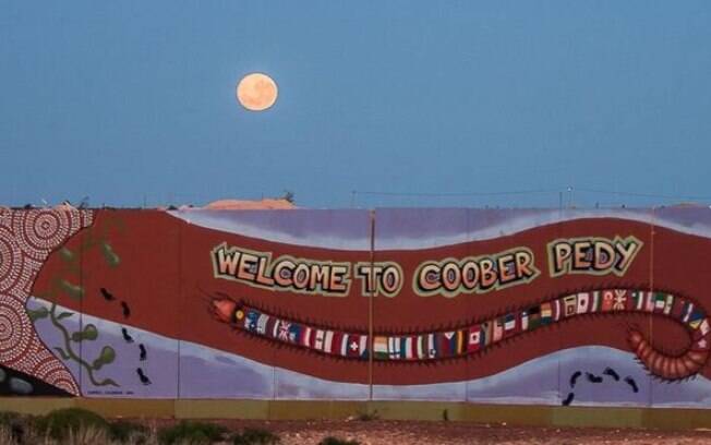Coober Pedy fica ao Sul da Austrália, uma cidade 