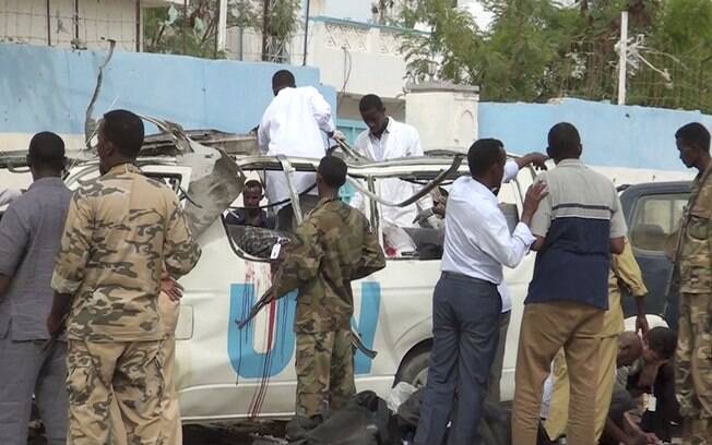 Pelo menos seis pessoas morreram nesta segunda-feira (20) na Somália, durante a explosão de uma bomba que destruiu um carro das ONU na cidade de Garowe