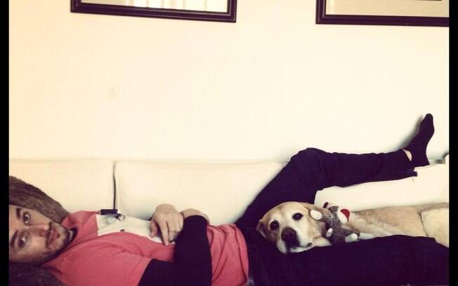Matt Dallas publica foto do namorado no Twitter: 'Começando o ano com um novo noivo @bluehamilton. Um bom jeito de iniciar 2013'
