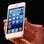 iPhone 5 é mais leve, fino e rápido que seu antecessor, o iPhone 4S. Foto: Getty Images