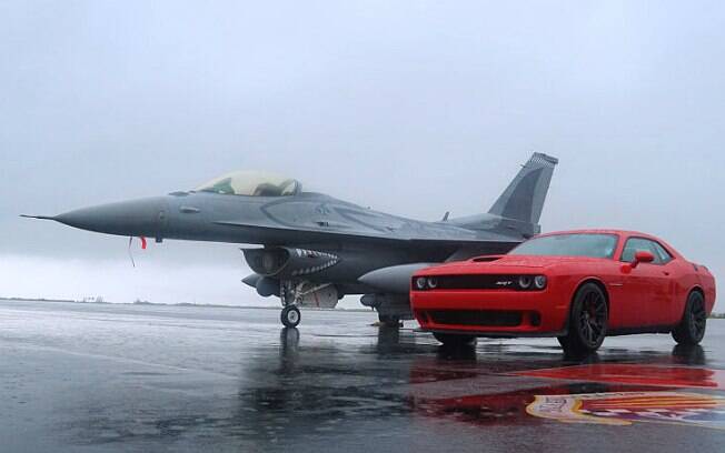 Dodge Challenger SRT Hellcat x F-16 Fighting Falcon
