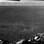A foto é uma montagem das duas primeiras imagens em alta resolução da superfície marciana tiradas pelo Curiosity. Na foto é possível observar a margem da cratera Gale (09/08/2012). Foto: Nasa/JPL-Caltech