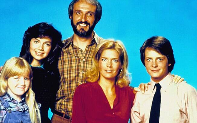 Meredith Baxter com o elenco original de