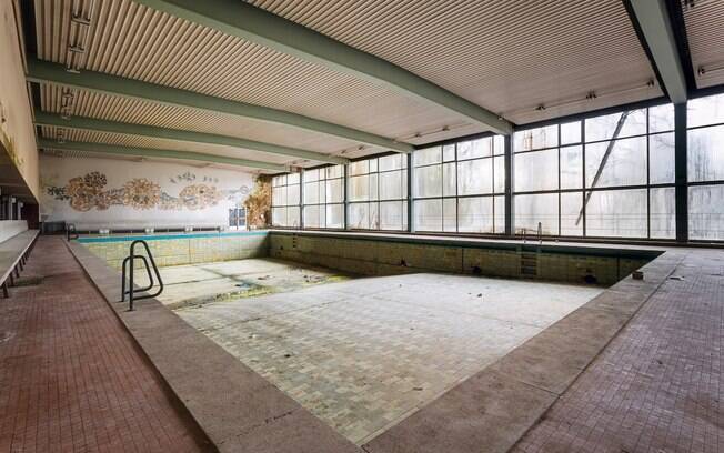 Piscina de ginásio abandonado