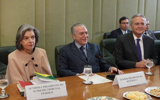 Presidente do STF, Cármen Lúcia, o presidente da República, Michel Temer e o presidente do Senado, Renan Calheiros