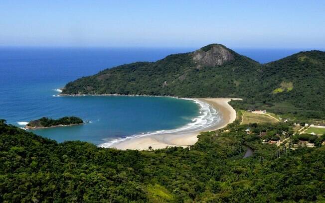 A praia de Dois Rios, em Ilha Grande, já abrigou o presídio Cândido Mendes