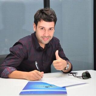 Vinícius Vieira assina contrato com a RedeTV!