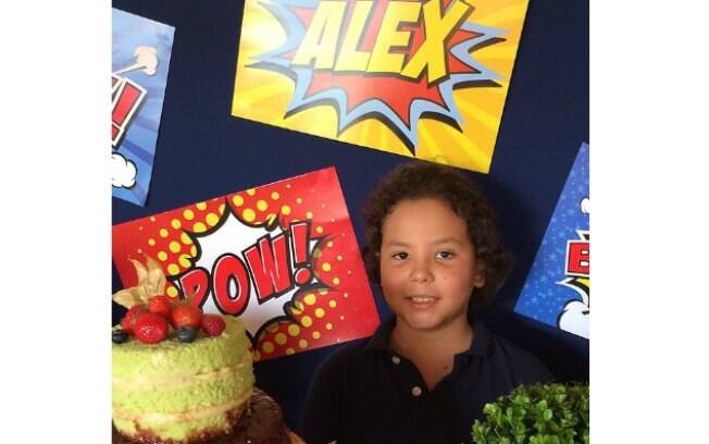 Alex, filho de Ronaldo, completa nove anos e ganha homenagem do pai
