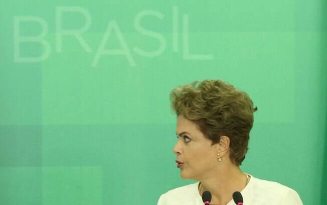 Dilma busca garantir o apoio além da base do governo