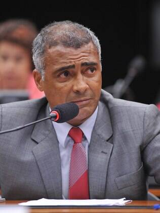 Senador Romário (RJ) foi um dos parlamentares que retirou sua assinatura