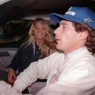 Adriane Galisteu faz homenagem a Ayrton Senna