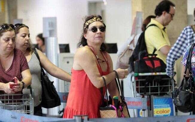 Regina Duarte no aeroporto de Congonhas, em São Paulo
