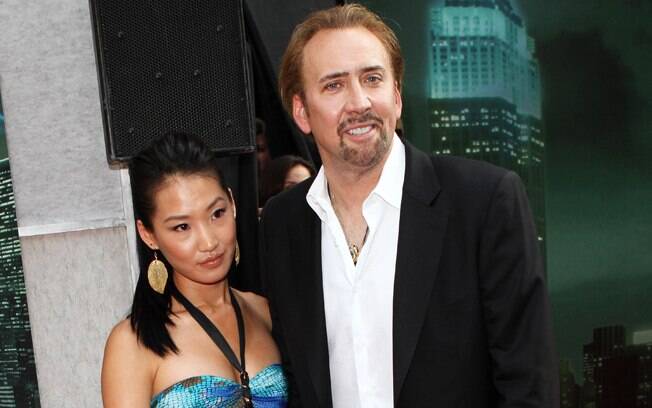 20 ANOS: Nicolas Cage (49 anos) e Alice Kim Cage (29 anos). Foto: SplashNews