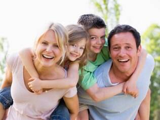 Existem inúmeros tratamentos para cuidar dos dentes e deixar o sorriso perfeito