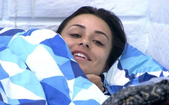 Letícia cogita ir para debaixo do edredom com Junior