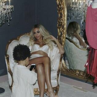 Blue Ivy acompanha a mamãe, Beyoncé em ensaio fotográfico