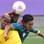 Juan e Fabian brigam pela bola. Foto: AFP