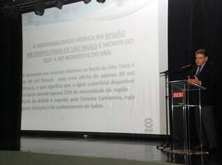 Borsari durante a reunião com industriais