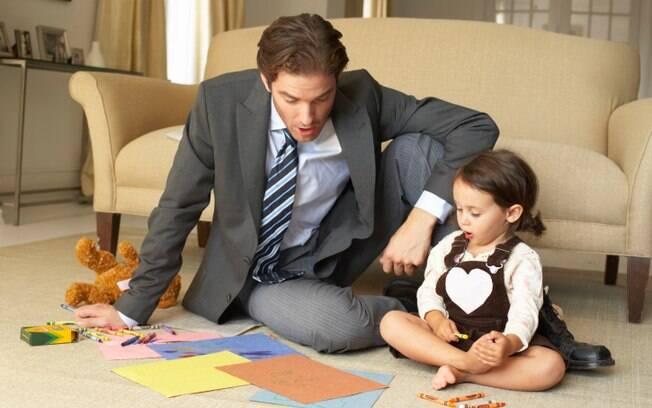 Homens e pessoas com filhos são mais favorecidos na hora de negociar um esquema de trabalho mais flexível