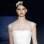 Vestido fluido em tom off white, com detalhe do cinto bordado. De Jesus Peirò. Foto: Divulgação/Barcelona Bridal Week