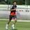 Thiago Silva corre em um dos campos do CT do Paris Saint-Germain. Foto: Site oficial do Paris Saint-Germain