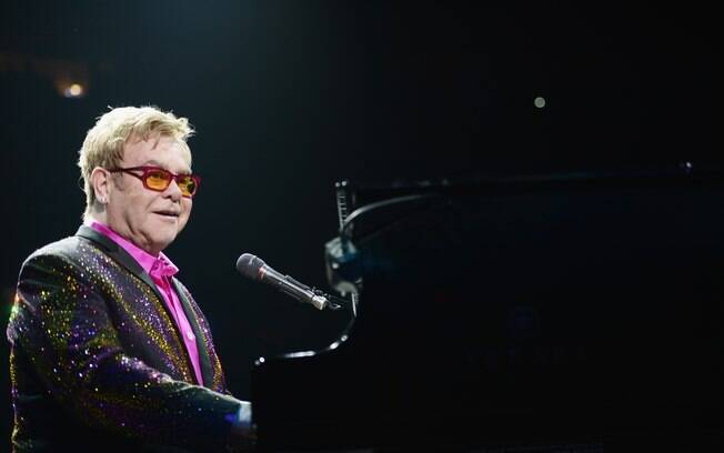 Elton John em apresentação em Nova York, na última quinta-feira (04)