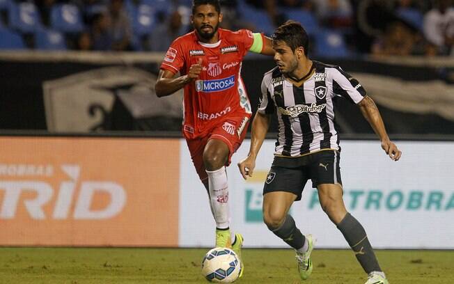 Henrique não teve boa passagem pelo Botafogo em 2014, mas fez bom ano em 2015 no Coritiba Henrique não teve boa passagem pelo Botafogo em 2014, mas fez bom ano em 2015 no Coritiba