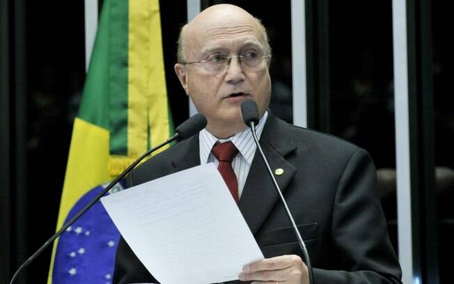 Presidente do CCJ, Serraglio negou que esteja beneficiando Cunha com os prazos prolongados