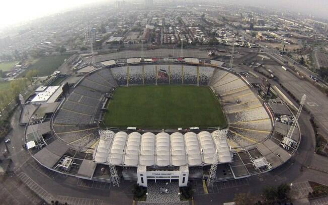 O estádio Monumental, em Santiago, tem capacidade para  47.347 pessoas e receberá dois jogos da Seleção Brasileira na primeira fase.. Foto: Agencia Uno via AP