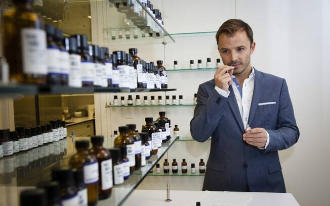 Jérôme Epinette, perfumista sênior da Robertet Fragrances, criou os perfumes da coleção de Sonia Kashuk para Target, e muitas outras fragrâncias de luxo