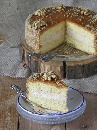 Pão-de-ló é curinga. Pode ser usado em bolos confeitados, naked cakes e até bolos gelados