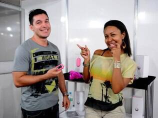 O radiologista Felipe Carvalho, 31 anos, e a professora Eliza Santos, 30, namoram há quatro meses e foram atraídos pela proposta de produtos eróticos na linha light