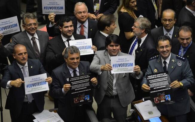 Após manobra de Eduardo Cunha, Câmara aprova redução da maioridade penal. Foto: Fabio Rodrigues Pozzebom/Agência Brasil