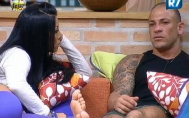 Rodrigo Simões se emociona ao falar da mãe e do irmão