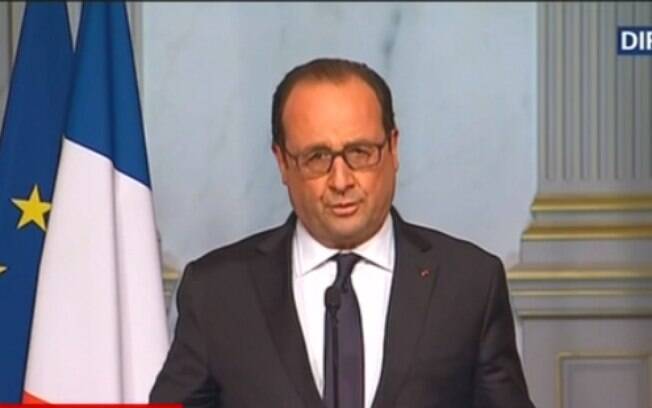 François Hollande promete caçar terroristas depois de ataque em Paris