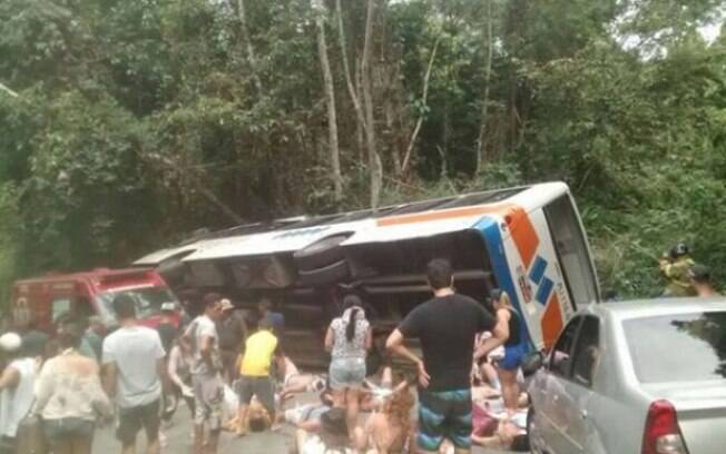 Acidente em Paraty: ônibus tombou em região conhecido como Morro do Deus me livre