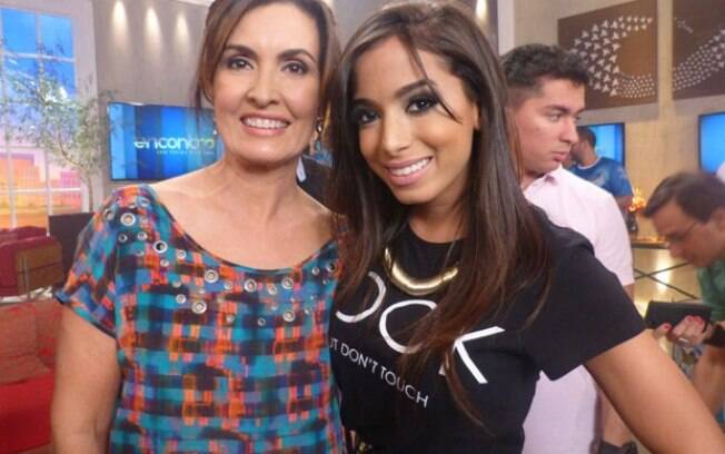 Anitta com o visual desatualizado no programa 'Encontro com Fátima Bernardes'