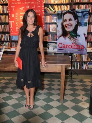 Carolina Ferraz lança livro de culinária no Rio