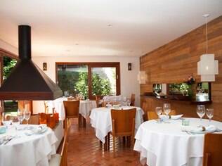 Interior do Cedro Restaurante, em Santo Antônio do Pinhal