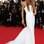Também em Cannes, no baile de Carine Roitfeld, Anna Dello Russo foi vista com o tomara-que-caia pontudo, com direito a cauda sereia. Simples e bonito. Foto: Getty Images