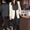 Clássica e elegante, a atriz Liv Tyler usou legging, blusa, bolsa de corrente e escarpim pretos com blazer bicolor. O blazer deixa o look menos despojado. Foto: Getty Images