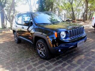 Jeep Renegade 75 anos conta com uma série de detalhes exclusivos