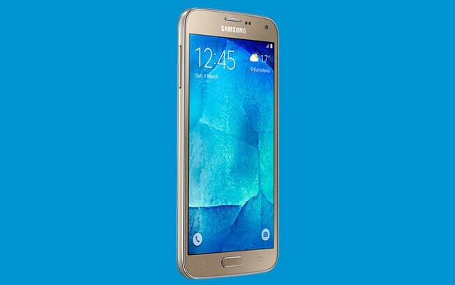 Galaxy S5 New Edition está disponível nas cores preto, prata e dourado. 