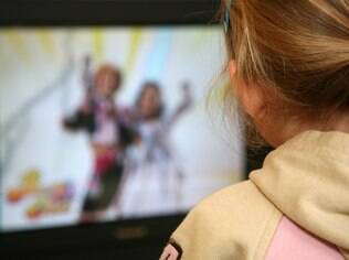 Pesquisadores também analisaram os efeitos do hábito de assistir à TV sobre o tônus muscular e capacidade atlética da criança