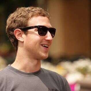 Zuckerberg ganha mais de US$ 1 bilhão com venda de ações