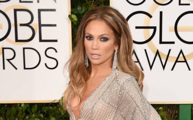 Jennifer Lopez também foi de olho tudo, boca nude